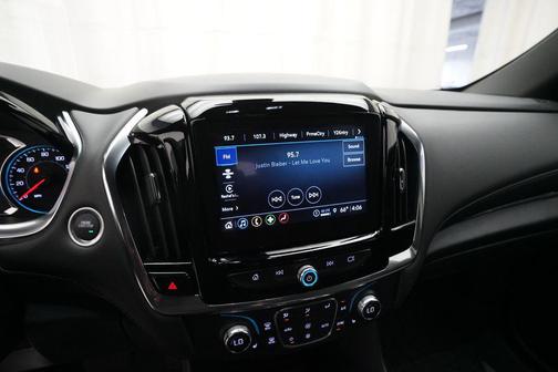 Silver Sage Metallic 2023 Chevrolet Traverse LT Cloth