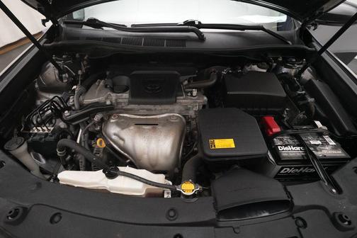 Magnetic Gray Metallic 2014 Toyota Camry SE