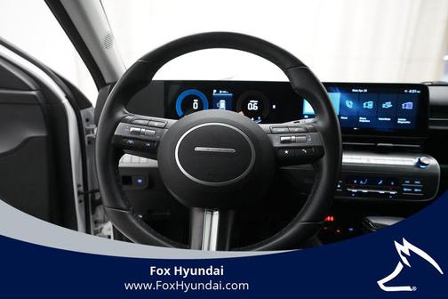 Atlas White 2025 Hyundai KONA SEL