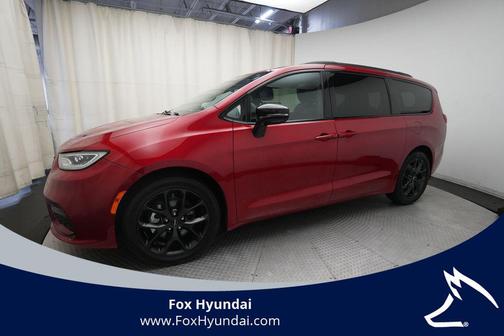 Red Hot Pearlcoat 2025 Chrysler Pacifica Limited