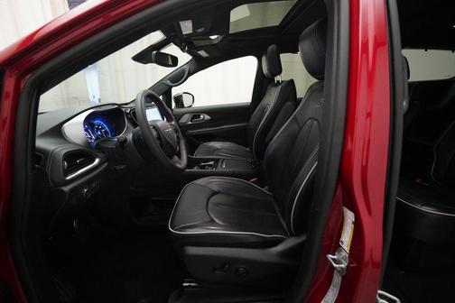 Red Hot Pearlcoat 2025 Chrysler Pacifica Limited