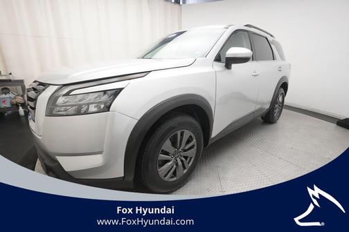 Brilliant Silver Metallic 2024 Nissan Pathfinder SV 4WD