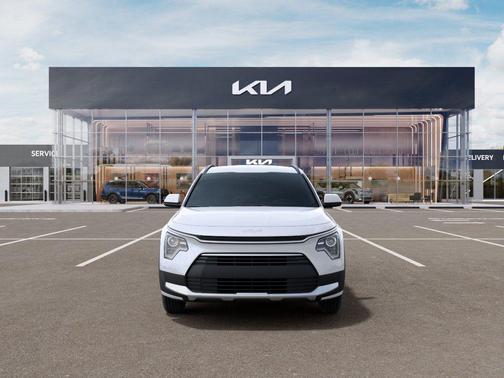 Snow White Pearl 2026 Kia Niro LX