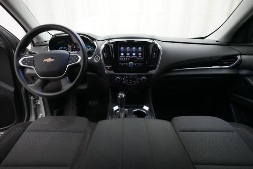 Silver Ice Metallic 2020 Chevrolet Traverse LS