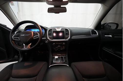 2022 Chrysler 300 Touring