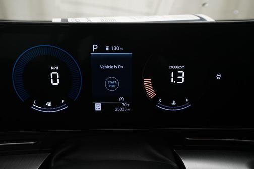 Abyss Black Pearl 2024 Hyundai KONA SE
