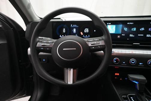Abyss Black Pearl 2024 Hyundai KONA SE