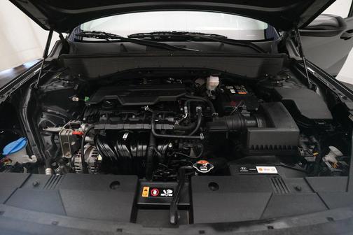 Abyss Black Pearl 2024 Hyundai KONA SE