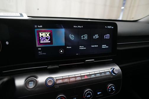 Abyss Black Pearl 2024 Hyundai KONA SE