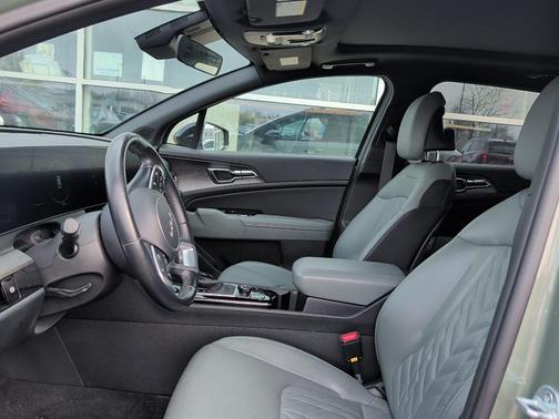 Jungle Green/Ebony Black Roof 2023 Kia Sportage S