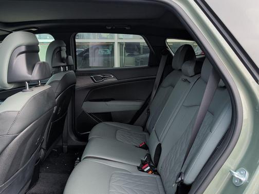 Jungle Green/Ebony Black Roof 2023 Kia Sportage S