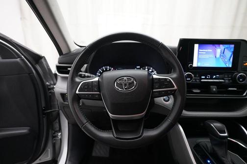 Celestial Silver Metallic 2024 Toyota Highlander LE
