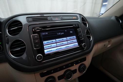 Wild Cherry Metallic 2015 Volkswagen Tiguan 4MOTION Auto SE