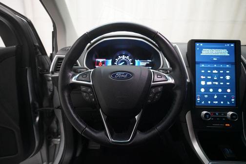 Iconic Silver Metallic 2021 Ford Edge SEL