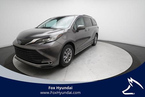 2023 Toyota Sienna XLE