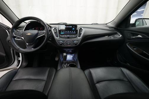 Iridescent Pearl Tricoat 2017 Chevrolet Malibu Premier
