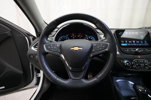 Iridescent Pearl Tricoat 2017 Chevrolet Malibu Premier