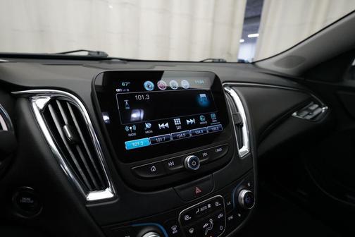 Iridescent Pearl Tricoat 2017 Chevrolet Malibu Premier