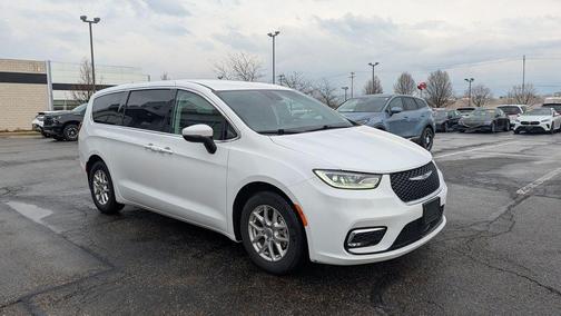 2023 Chrysler Pacifica Touring L