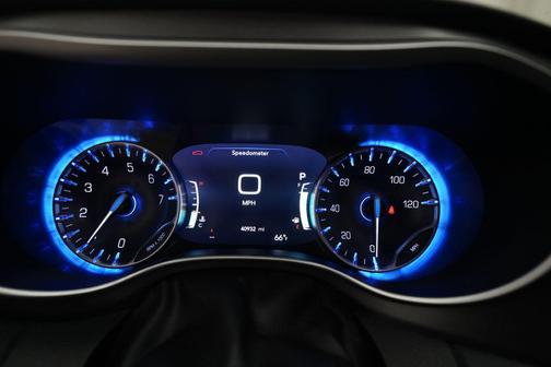 Brilliant Black Crystal Pearlcoat 2024 Chrysler Pacifica Touring L