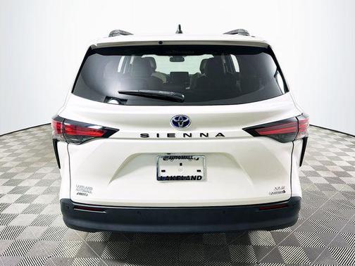 2021 Toyota Sienna XLE 7 Passenger