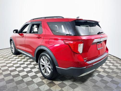 Rapid Red Metallic Tinted Clearcoat 2023 Ford Explorer XLT