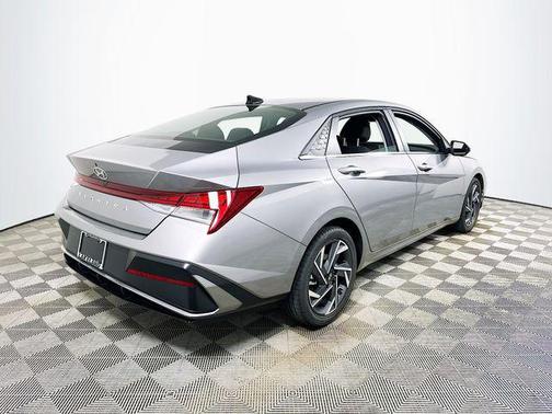 Fluid Metal 2025 Hyundai ELANTRA SEL