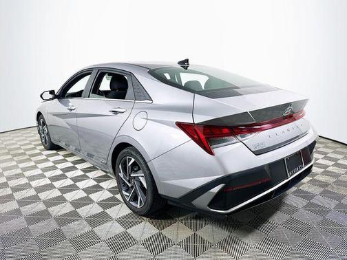 Fluid Metal 2025 Hyundai ELANTRA SEL