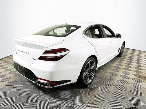 Uyuni White 2025 Genesis G70 3.3T RWD Sport Advanced