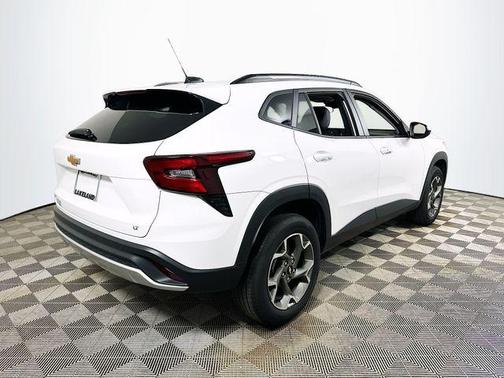 Summit White 2025 Chevrolet Trax LT