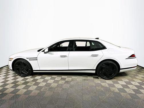 Uyuni White 2026 Genesis G90 e-SC Prestige Black