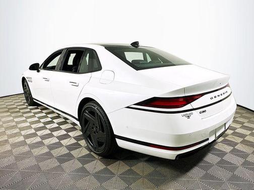 Uyuni White 2026 Genesis G90 e-SC Prestige Black