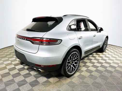 Silver Metallic 2021 Porsche Macan Macan