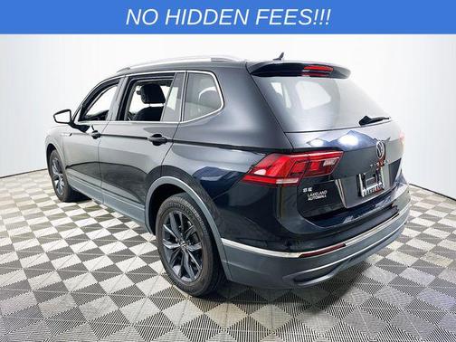 Deep Black Pearl 2022 Volkswagen Tiguan 2.0T SE
