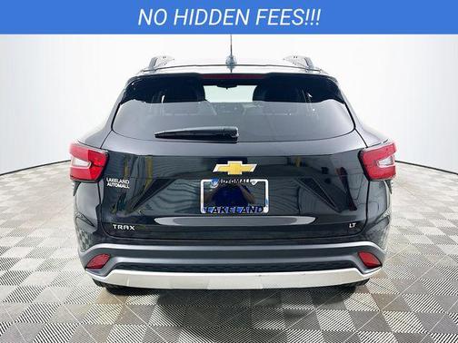 Mosaic Black Metallic 2025 Chevrolet Trax LT