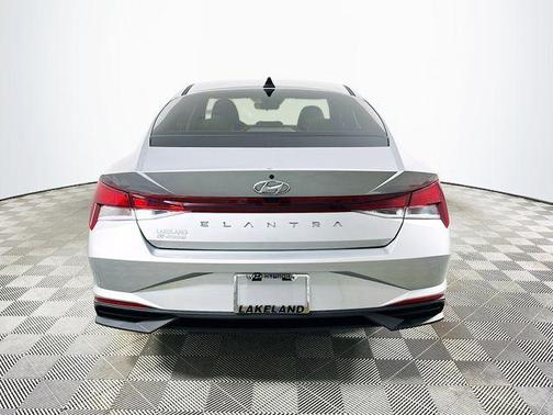 Shimmering Silver Pearl 2021 Hyundai ELANTRA SEL