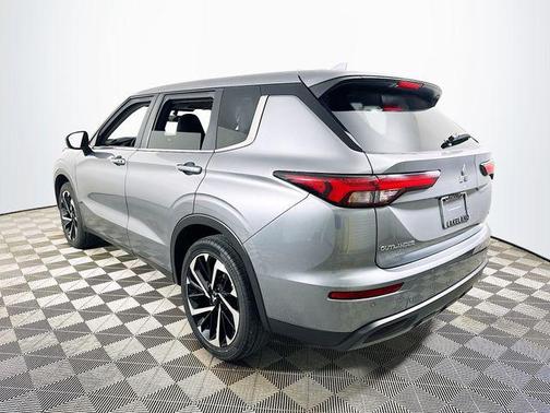 Graphite Gray 2024 Mitsubishi Outlander SE