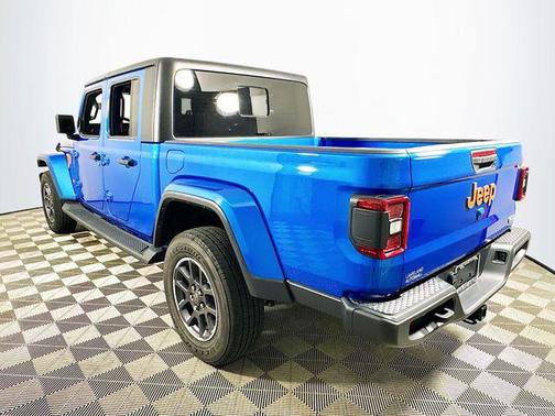 Hydro Blue Pearlcoat 2022 Jeep Gladiator Overland