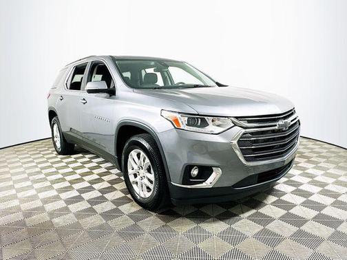 Satin Steel Metallic 2020 Chevrolet Traverse LT Cloth