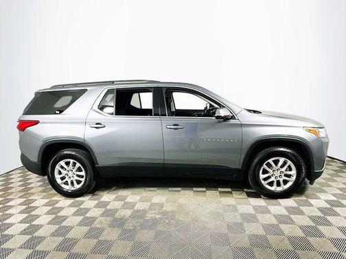 Satin Steel Metallic 2020 Chevrolet Traverse LT Cloth