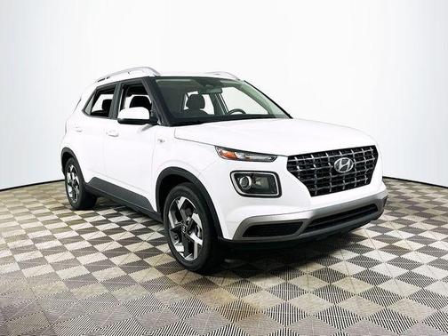 Lunar White 2025 Hyundai VENUE SEL