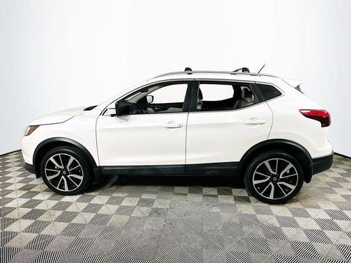 Pearl White Tricoat 2019 Nissan Rogue Sport SL