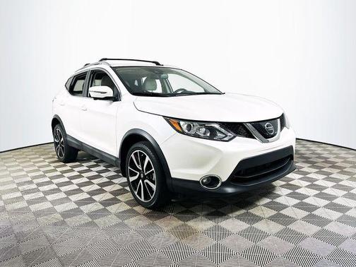 Pearl White Tricoat 2019 Nissan Rogue Sport SL