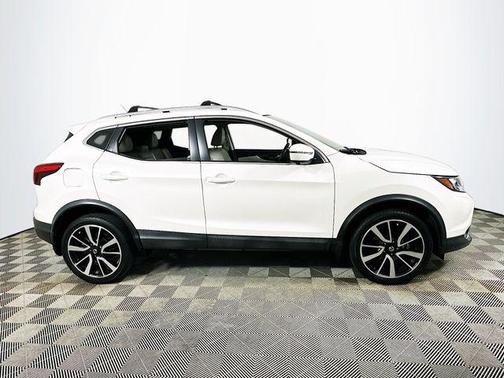 Pearl White Tricoat 2019 Nissan Rogue Sport SL