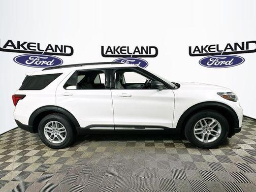 Star White Metallic Tri-Coat 2025 Ford Explorer Active