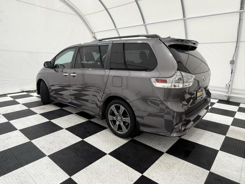 2019 Toyota Sienna SE