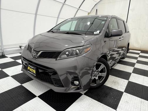 2019 Toyota Sienna SE