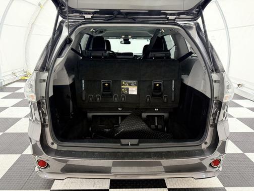 2019 Toyota Sienna SE