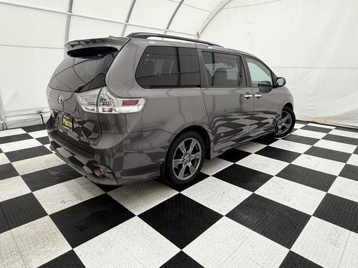 2019 Toyota Sienna SE