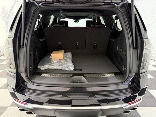 2025 Chevrolet Suburban 4WD High Country